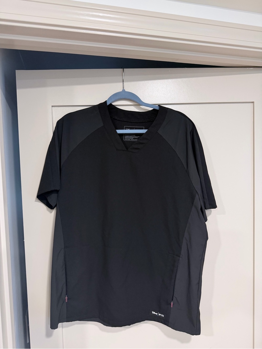 FIGS x Disney Women Scrub Top L